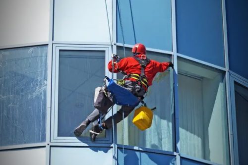 Window cleaning by climbers